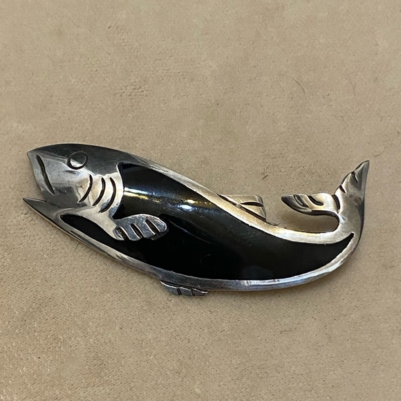Vintage Taxco Sterling Silver Black Enamel Fish Brooch 925 - Picture 2 of 9